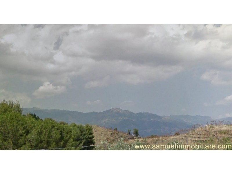 Lot of building land of 480 square meters in Castiglione di Sicilia-Passopisciaro (CT).