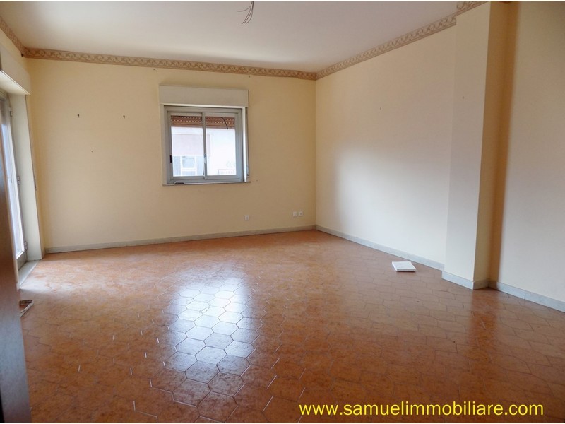 Fiumefreddo di Sicilia, bright apartment with garage (CT)