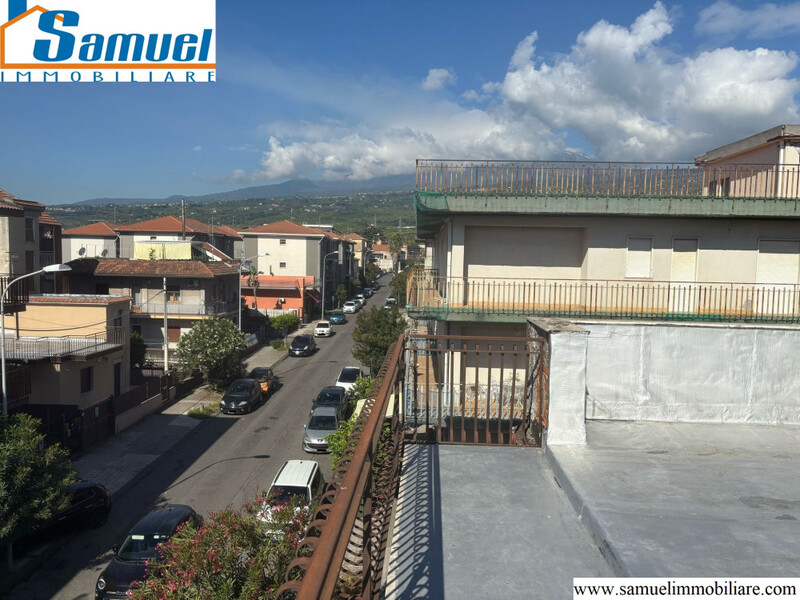 Mascali, casa indipendente con terrazzi e cortile (CT)