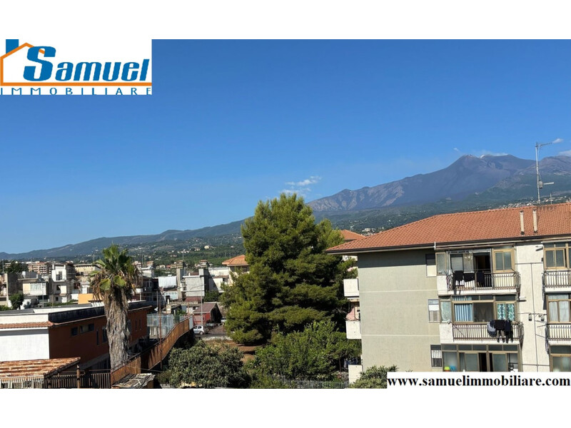 Riposto Via Immacolata appartamento con garage (CT)