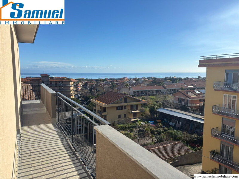 Giarre, Via Silvio Pellico, appartamento in costruzione con vista mare (CT)