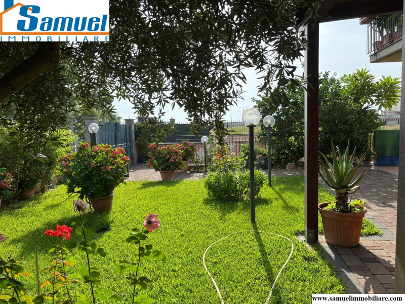 Mascali, zona Sant’Anna, appartamento in villa con ampio giardino (CT)