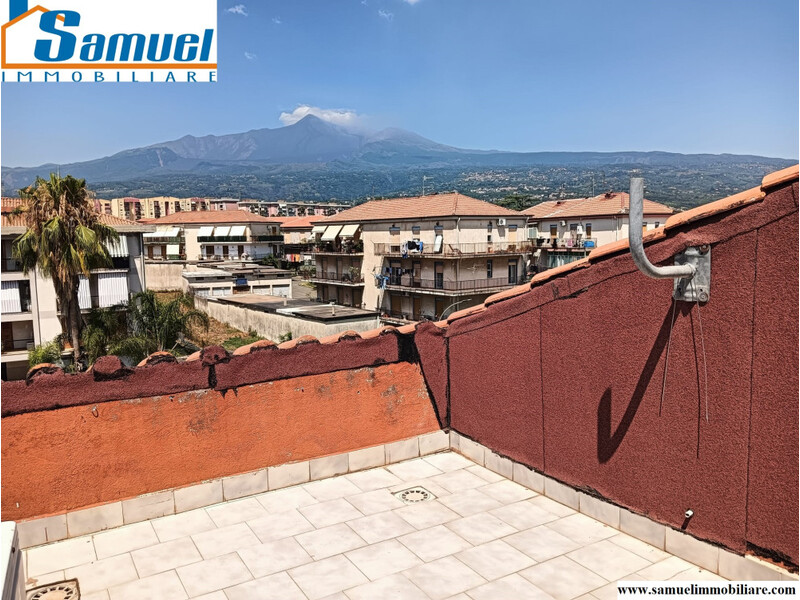 Riposto, mansarda di 55mq con posto auto (CT)