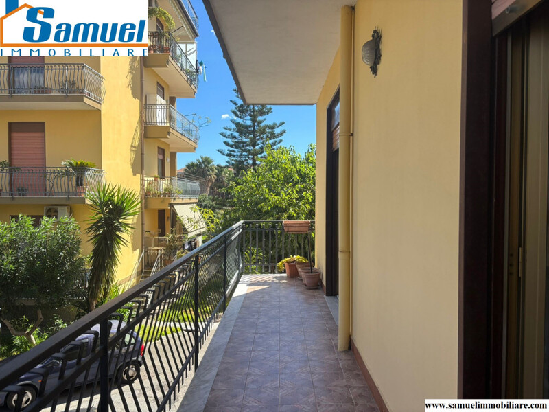 Riposto, via Circumvallazione, appartamento comodo e luminoso con garage