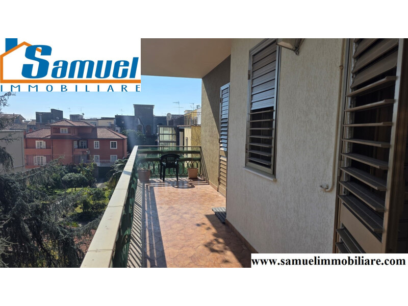 Giarre, appartamento da rimodernare con garage (CT)