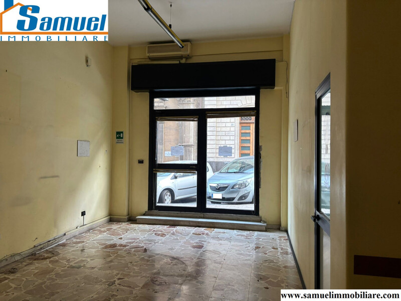 Bottega a Riposto sul C.so Italia zona Villa Pantano (CT)