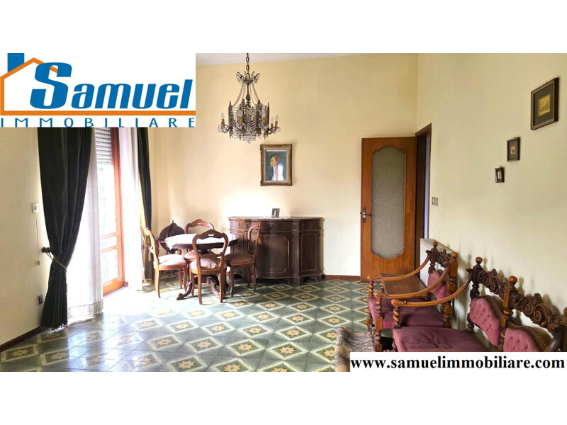 Mascali, grande appartamento con terrazzi (CT)