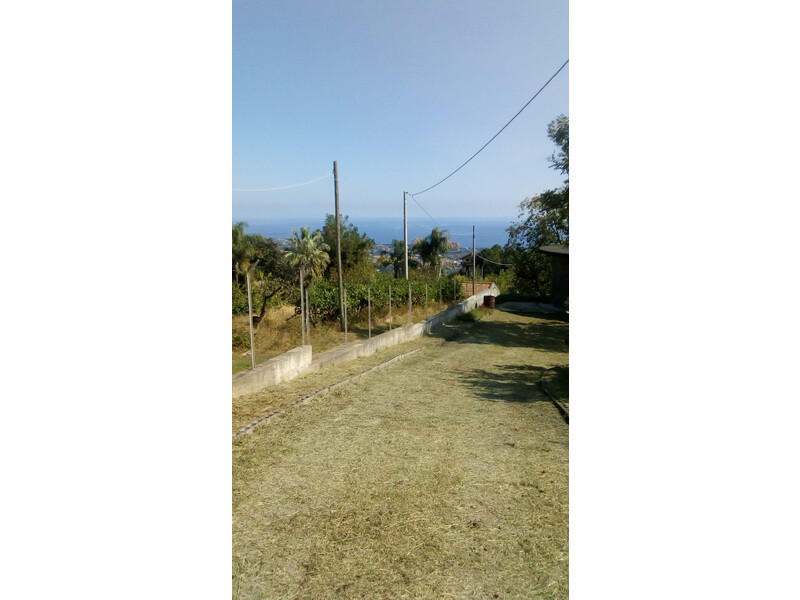 Giarre  S. Giovanni Montebello, terreno con deposito di mq 80 (CT)