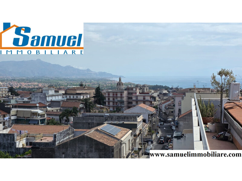 Giarre, mansarda con vista Etna e mare, luce, panorama e comfort (CT)