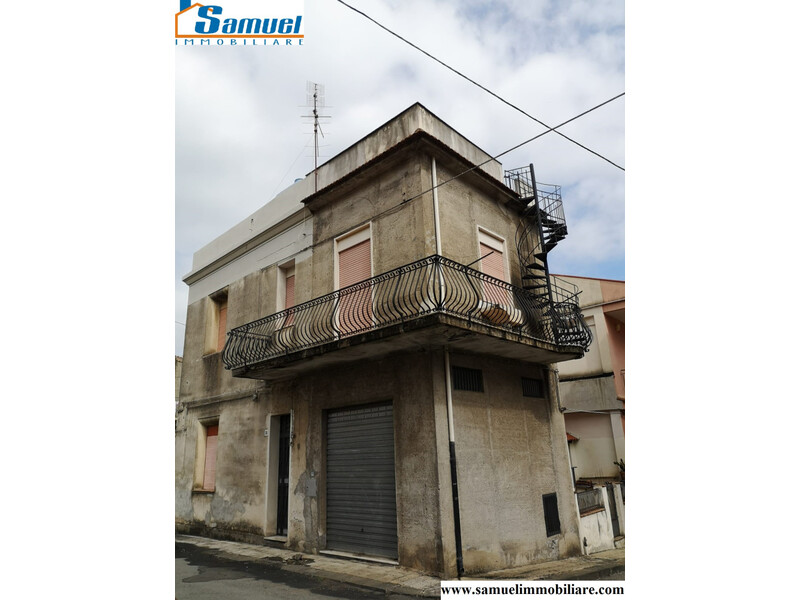 Mascali, appartamento con ingresso indipendente e garage (CT)