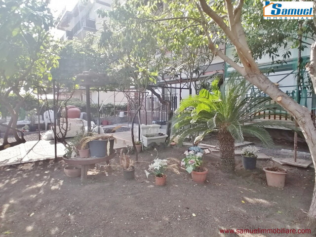 Calatabiano, ampio appartamento di mq 120 con giardino e posto auto(CT)