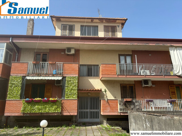 Aci Sant'Antonio, sottotetto rifinito 50mq (CT)