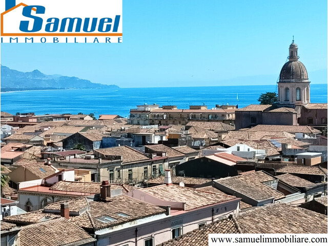 Riposto, appartamento con vista mare e Etna in zona centrale (CT)