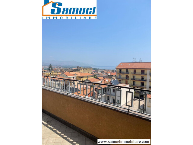 Giarre, elegante attico mansardato con vista panoramica (CT)