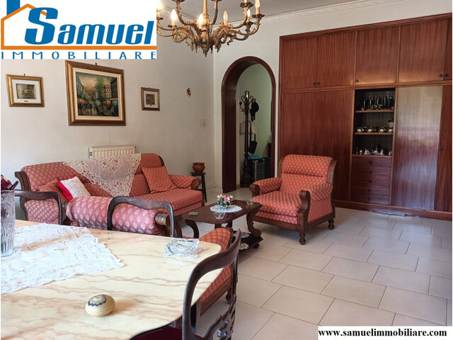 Riposto Ampio Appartamento con garage (CT)