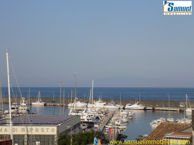 Riposto centro,  panoramica soluzione singola con terrazzo (CT)