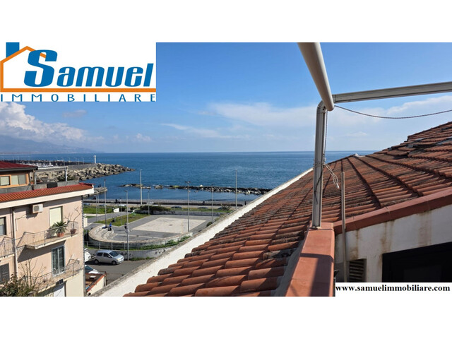 Riposto, mansarda con terrazzo vista mare  a 50 metri dal lungomare (CT)