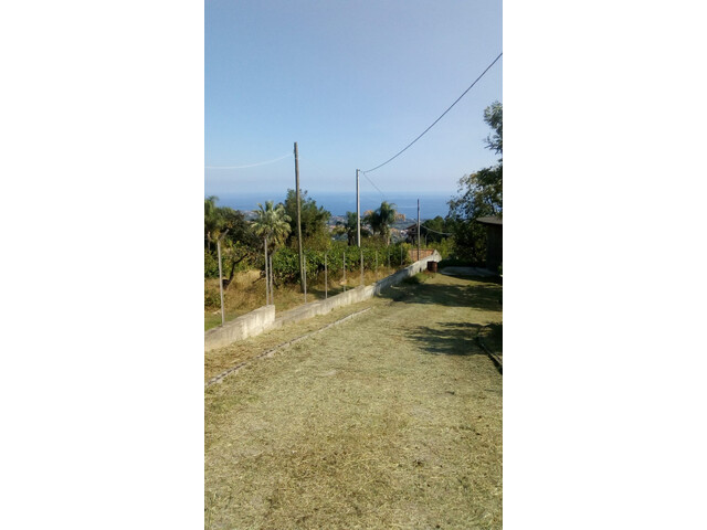 Giarre  S. Giovanni Montebello, terreno con deposito di mq 80 (CT)