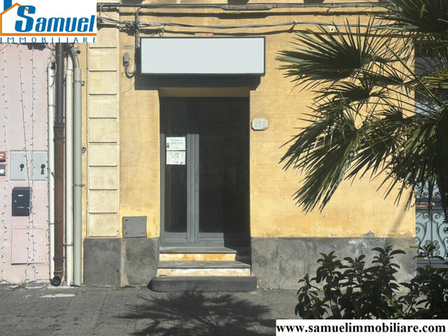 Pedara, soluzione versatile: casa o bottega, scegli tu.