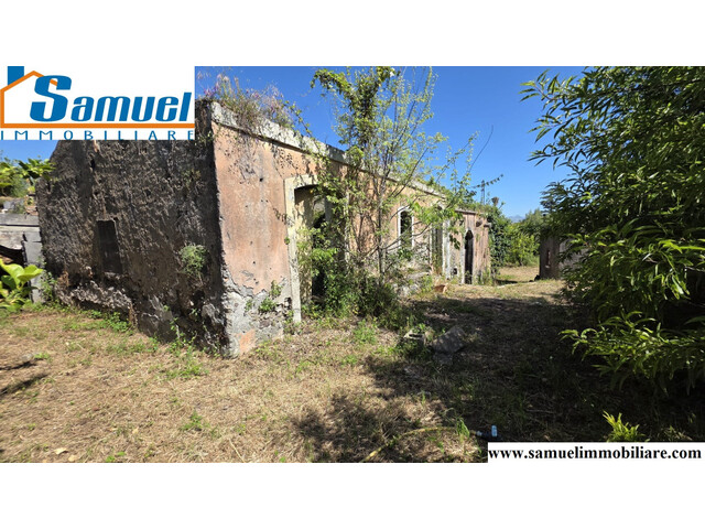 Oasi di pace nel cuore di Giarre, 11.000 mq con fabbricati da ricostruire (CT)