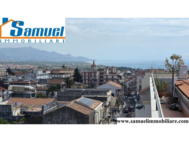 Giarre, mansarda con vista Etna e mare, luce, panorama e comfort (CT)