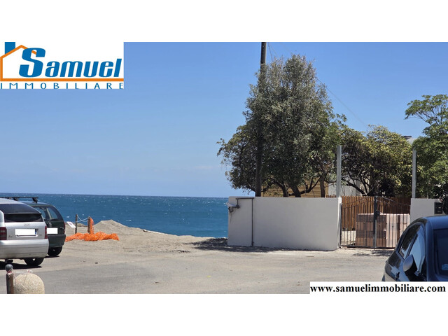 Fondachello di Sicilia, bilocale fronte mare (CT)