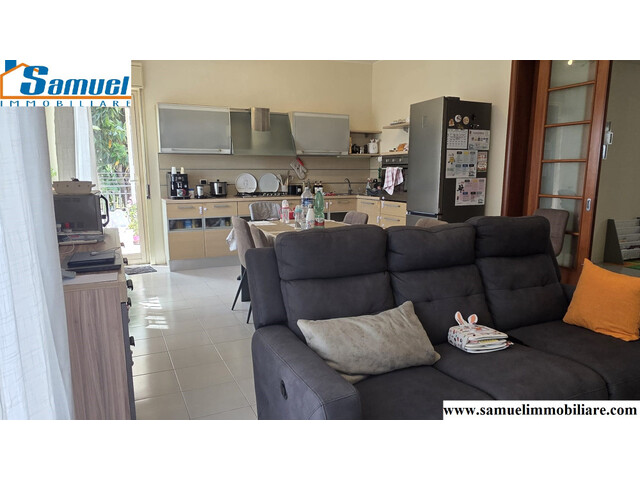 Riposto, appartamento con giardino privato e garage doppio (CT)